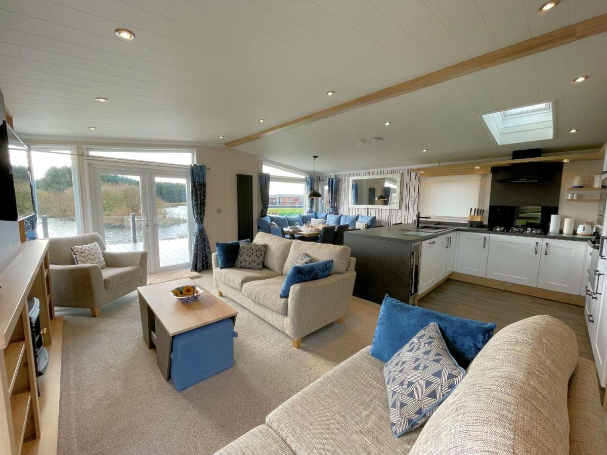 Luxury Lakeside Lodge With Htub Beautiful Views Annan Buitenkant foto