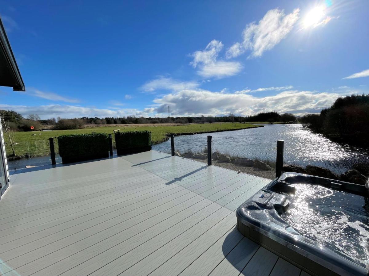 Luxury Lakeside Lodge With Htub Beautiful Views Annan Buitenkant foto