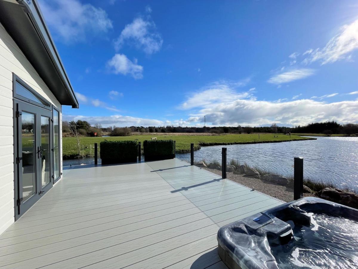 Luxury Lakeside Lodge With Htub Beautiful Views Annan Buitenkant foto
