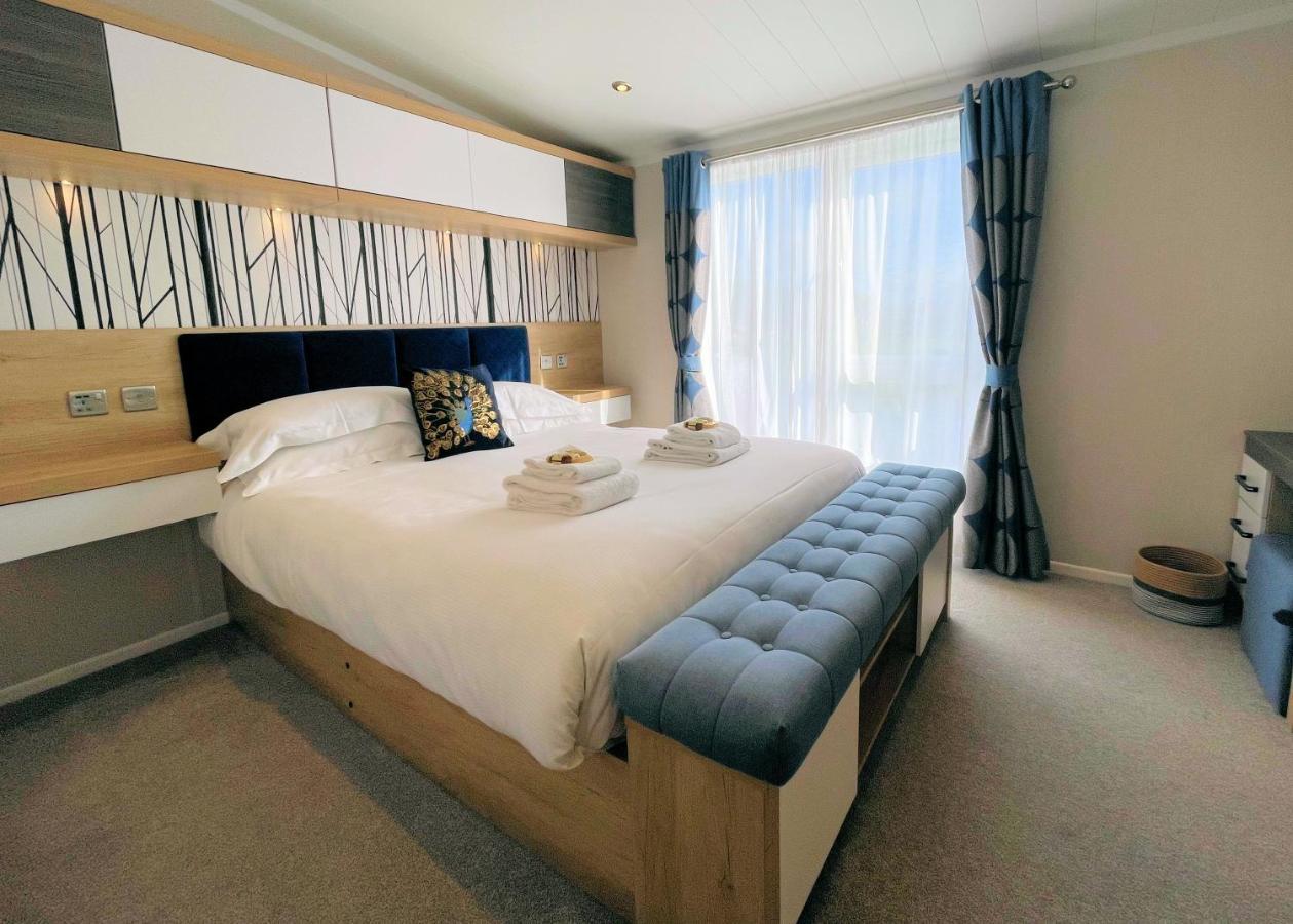Luxury Lakeside Lodge With Htub Beautiful Views Annan Buitenkant foto