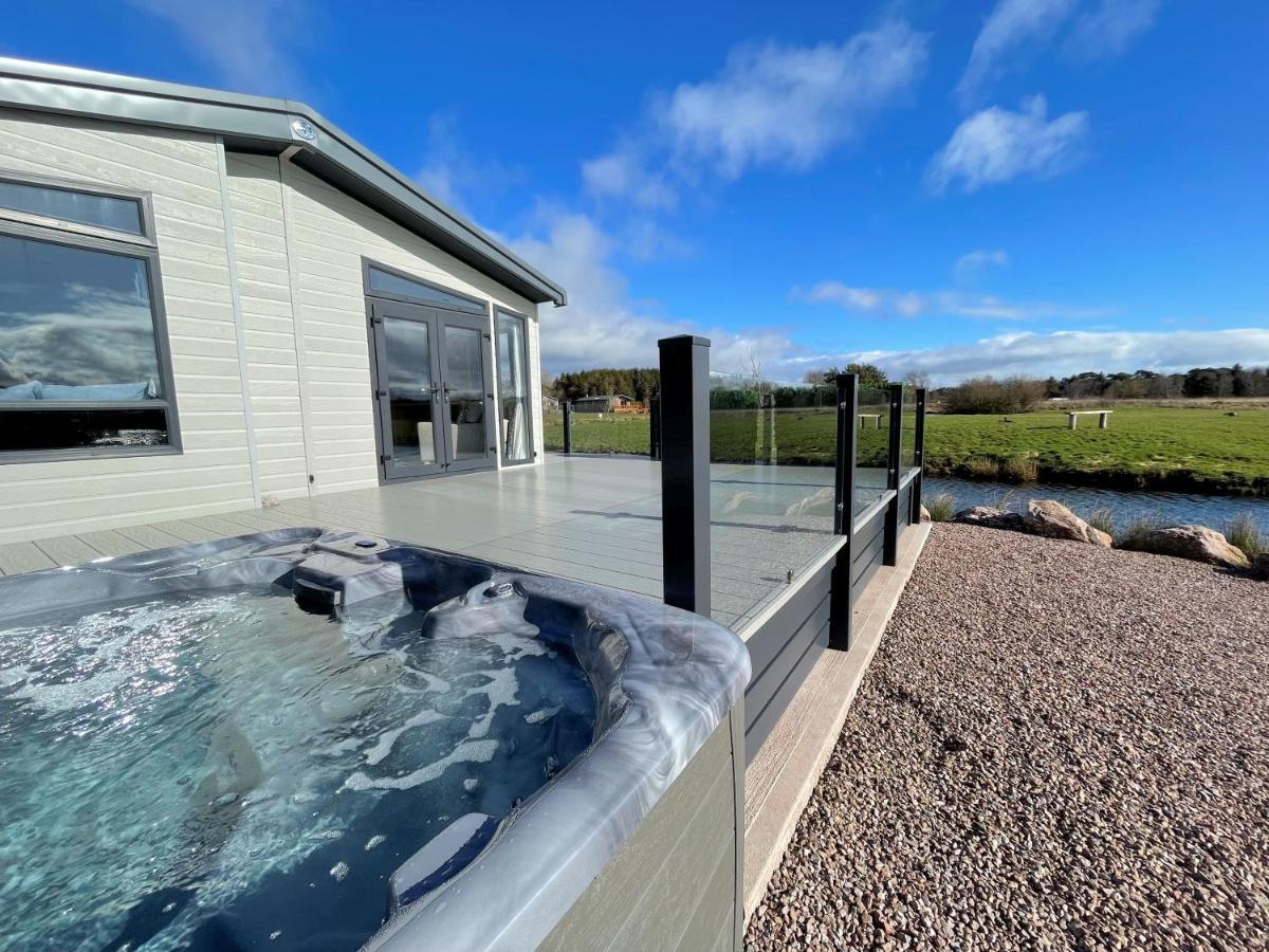 Luxury Lakeside Lodge With Htub Beautiful Views Annan Buitenkant foto