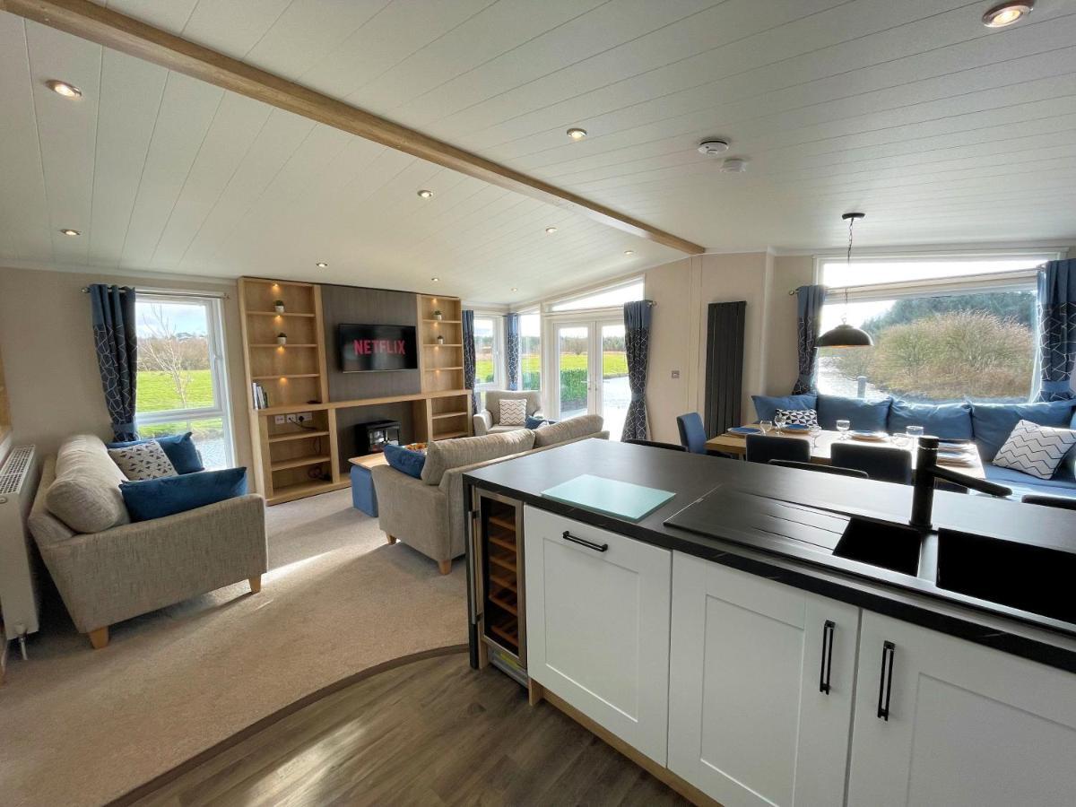 Luxury Lakeside Lodge With Htub Beautiful Views Annan Buitenkant foto