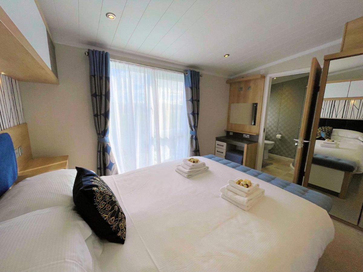 Luxury Lakeside Lodge With Htub Beautiful Views Annan Buitenkant foto