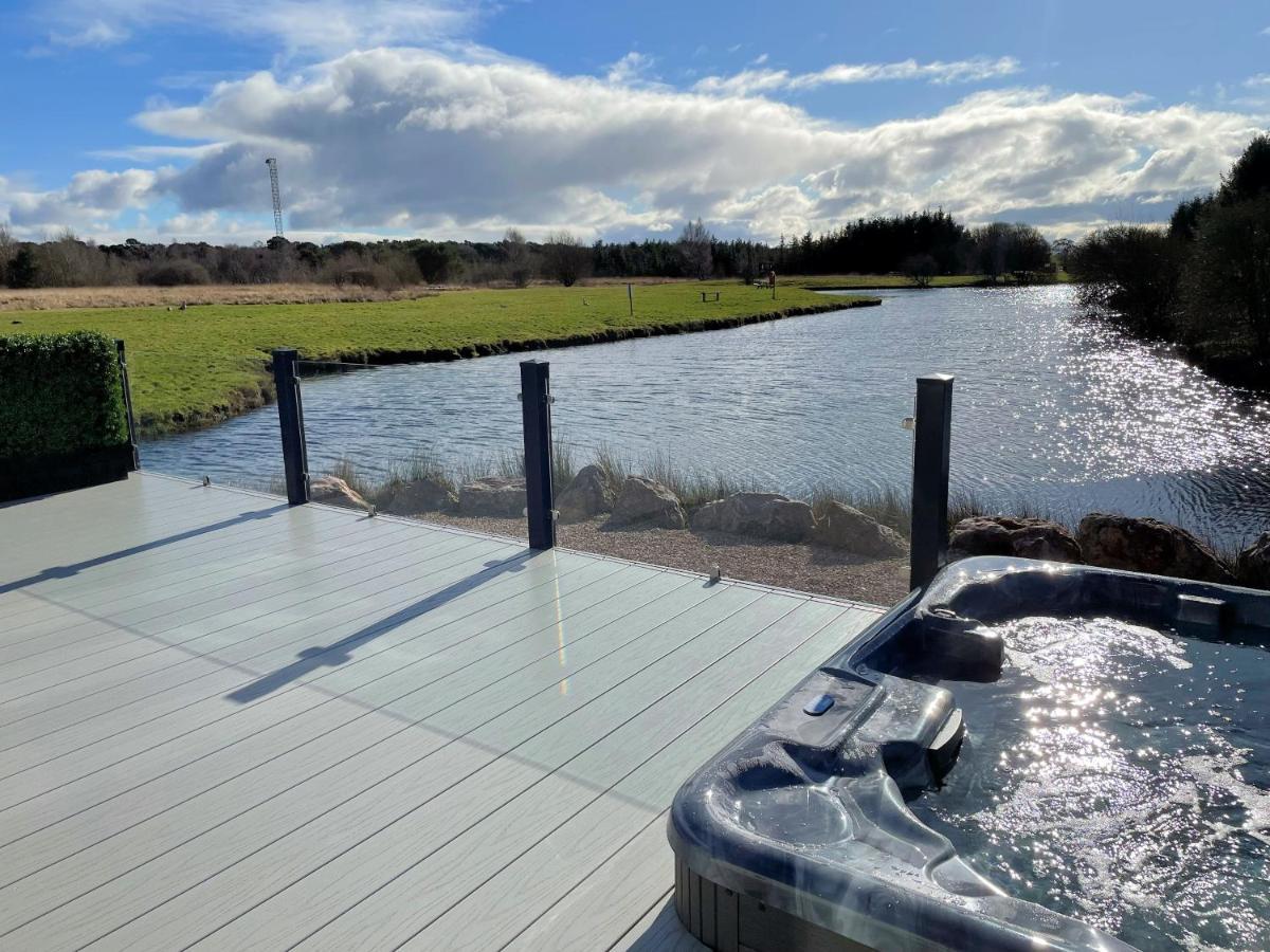Luxury Lakeside Lodge With Htub Beautiful Views Annan Buitenkant foto