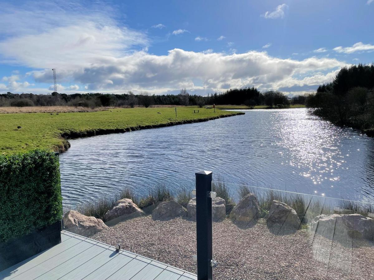Luxury Lakeside Lodge With Htub Beautiful Views Annan Buitenkant foto
